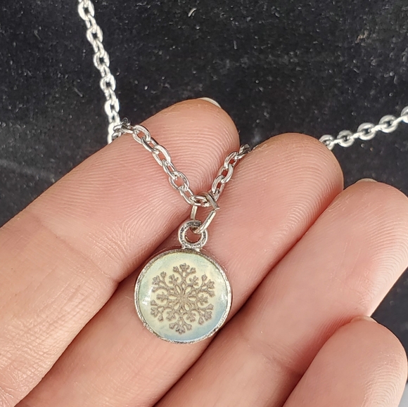 Snowflake Silvertone Necklace - Picture 3 of 4